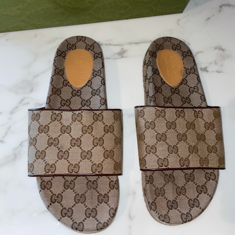 GUCCI SLIDES - SIZE 41